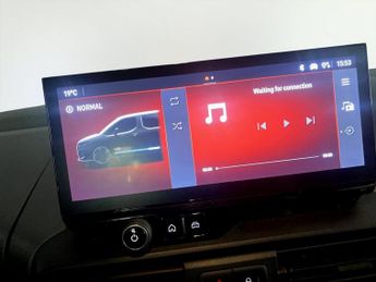 VAUXHALL Combo Life Electric 52kWh Ultimate MPV 5dr Electric Auto (7.4kW Charger) (136 ps)
