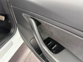 TESLA Model 3 (Dual Motor) Performance Saloon 4dr Electric Auto 4WDE (Performa