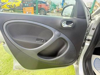 SMART FORFOUR EQ 17.6kWh Prime (Premium) Auto 5dr (22kW Charger)