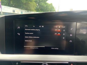 VAUXHALL MOKKA ELECTRIC 50kWh SE Nav Premium SUV 5dr Electric Auto (136 ps)