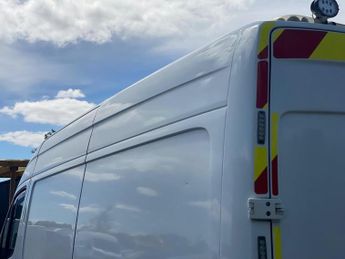VOLKSWAGEN CRAFTER 2.0 TDI CR35 L2 H3 4dr