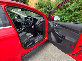 FORD FOCUS 1.6 TDCi Zetec Hatchback 5dr Diesel Manual Euro 5 (s/s) (115 ps)
