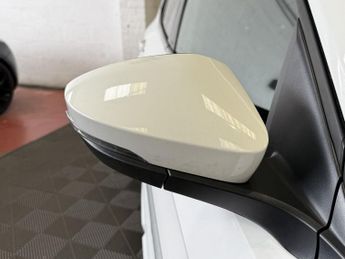 VOLKSWAGEN T-CROSS 1.0 TSI R-Line SUV 5dr Petrol DSG Euro 6 (s/s) (115 ps)