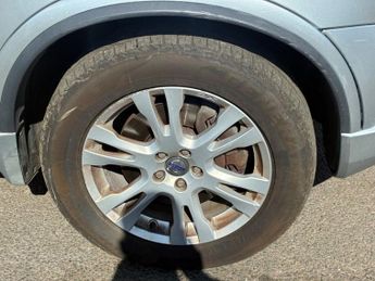 VOLVO XC90 2.4 D5 SE Lux SUV 5dr Diesel Geartronic 4WD Euro 5 (200 ps)