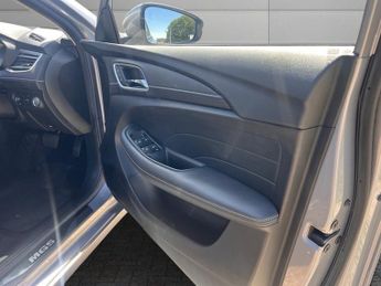 MG MG5 61.1kWh Exclusive Long Range Estate 5dr Electric Auto (156 ps)