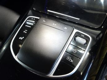 MERCEDES-BENZ EQC EQC 400 80kWh Sport SUV 5dr Electric Auto 4MATIC (408 ps)