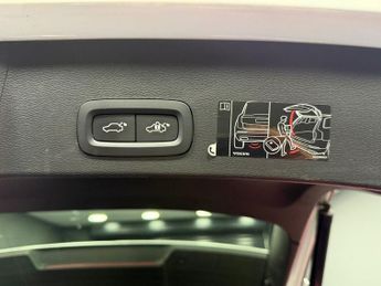 VOLVO XC40 1.5h T5 Twin Engine Recharge 10.7kWh Inscription Pro SUV 5dr Pet