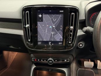 VOLVO XC40 2.0 D4 R-Design SUV 5dr Diesel Auto AWD Euro 6 (s/s) (190 ps)