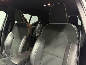 VOLVO XC40 2.0 D4 R-Design SUV 5dr Diesel Auto AWD Euro 6 (s/s) (190 ps)