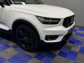 VOLVO XC40 2.0 D4 R-Design SUV 5dr Diesel Auto AWD Euro 6 (s/s) (190 ps)