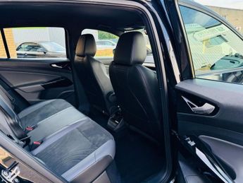 VOLKSWAGEN ID.4 Pro Performance 77kWh Life SUV 5dr Electric Auto (204 ps)