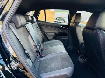 VOLKSWAGEN ID.4 Pro Performance 77kWh Life SUV 5dr Electric Auto (204 ps)