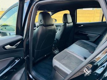 VOLKSWAGEN ID.4 Pro Performance 77kWh Life SUV 5dr Electric Auto (204 ps)