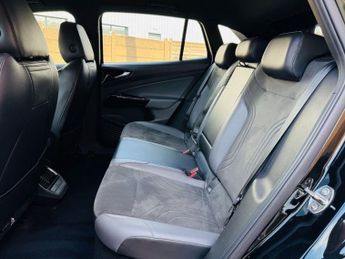 VOLKSWAGEN ID.4 Pro Performance 77kWh Life SUV 5dr Electric Auto (204 ps)