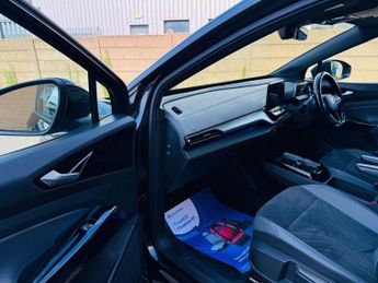 VOLKSWAGEN ID.4 Pro Performance 77kWh Life SUV 5dr Electric Auto (204 ps)