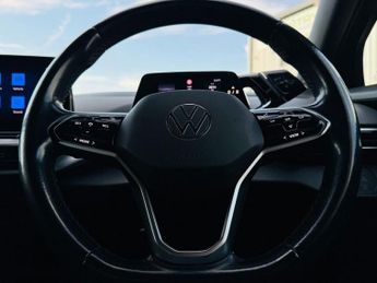 VOLKSWAGEN ID.4 Pro Performance 77kWh Life SUV 5dr Electric Auto (204 ps)