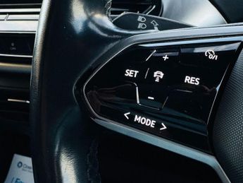 VOLKSWAGEN ID.4 Pro Performance 77kWh Life SUV 5dr Electric Auto (204 ps)