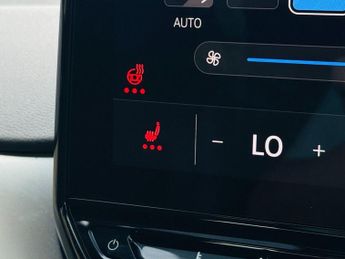 VOLKSWAGEN ID.4 Pro Performance 77kWh Life SUV 5dr Electric Auto (204 ps)