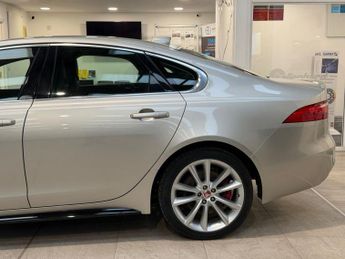JAGUAR XF 3.0d V6 S Saloon 4dr Diesel Auto Euro 6 (s/s) (300 ps)