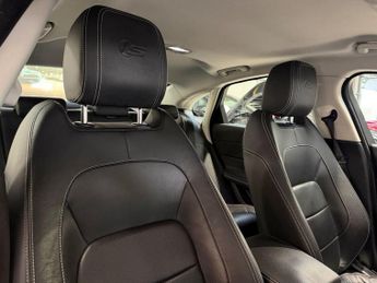 JAGUAR XF 3.0d V6 S Saloon 4dr Diesel Auto Euro 6 (s/s) (300 ps)