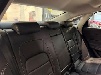 JAGUAR XF 3.0d V6 S Saloon 4dr Diesel Auto Euro 6 (s/s) (300 ps)