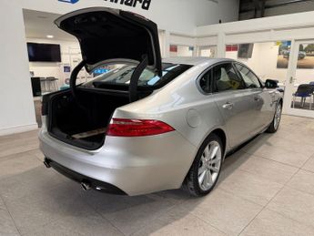 JAGUAR XF 3.0d V6 S Saloon 4dr Diesel Auto Euro 6 (s/s) (300 ps)