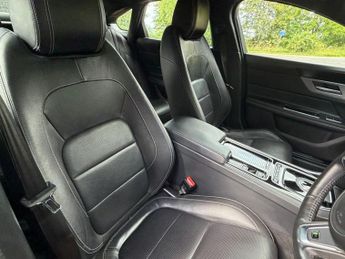 JAGUAR XF 2.0d R-Sport Saloon 4dr Diesel Auto Euro 6 (s/s) (180 ps)