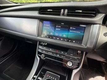 JAGUAR XF 2.0d R-Sport Saloon 4dr Diesel Auto Euro 6 (s/s) (180 ps)