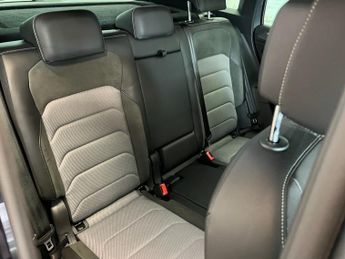 VOLKSWAGEN TIGUAN 2.0 TDI R-Line Tech SUV 5dr Diesel DSG 4Motion Euro 6 (s/s) (190