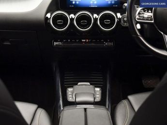 MERCEDES-BENZ GLA CLASS 1.3 GLA200 Sport (Executive) SUV 5dr Petrol 7G-DCT Euro 6 (s/s) 
