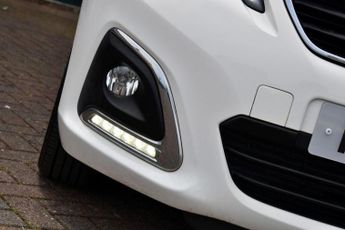 PEUGEOT 108 1.2 VTi PURETECH ALLURE TOP! 5 DOOR 81 BHP