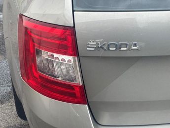 SKODA OCTAVIA 1.6 TDI SE L Estate 5dr Diesel DSG Euro 6 (s/s) (110 ps)