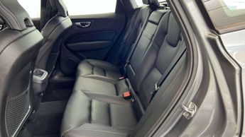 VOLVO XC60 2.0 T5 Momentum SUV 5dr Petrol Auto AWD Euro 6 (s/s) (250 ps)