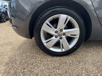 VAUXHALL ASTRA 1.6 16v SRi Hatchback 5dr Petrol Auto Euro 5 (115 ps)