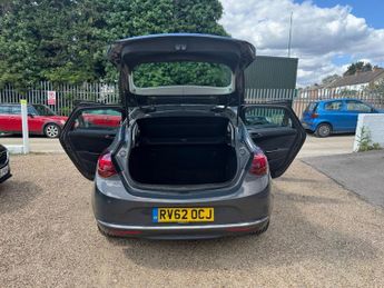 VAUXHALL ASTRA 1.6 16v SRi Hatchback 5dr Petrol Auto Euro 5 (115 ps)