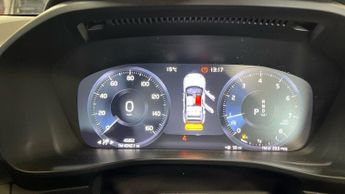 VOLVO XC40 2.0 T4 Momentum Pro SUV 5dr Petrol Auto Euro 6 (s/s) (190 ps)