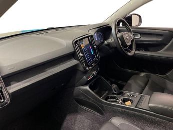 VOLVO XC40 2.0 T4 Momentum Pro SUV 5dr Petrol Auto Euro 6 (s/s) (190 ps)