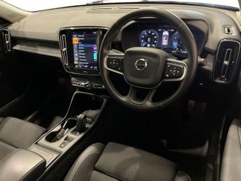 VOLVO XC40 2.0 T4 Momentum Pro SUV 5dr Petrol Auto Euro 6 (s/s) (190 ps)