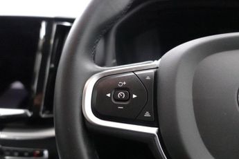 VOLVO XC60 2.0 B5 MHEV Core SUV 5dr Petrol Hybrid Auto AWD Euro 6 (s/s) (25