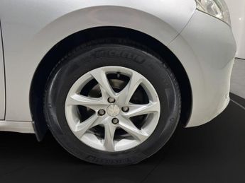 PEUGEOT 208 1.4 HDi Active Hatchback 5dr Diesel Manual Euro 5 (70 ps)