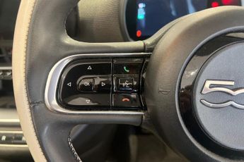 FIAT 500e C 42kWh La Prima Convertible 2dr Electric Auto (118 ps)