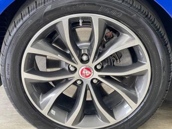 JAGUAR XF 2.0d R-Sport Saloon 4dr Diesel Auto Euro 6 (s/s) (180 ps)