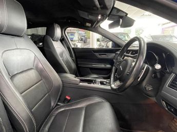 JAGUAR XF 2.0d R-Sport Saloon 4dr Diesel Auto Euro 6 (s/s) (180 ps)