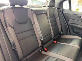 VOLVO S60 2.0 B5 MHEV Ultimate Saloon 4dr Petrol Hybrid Auto Euro 6 (s/s) 