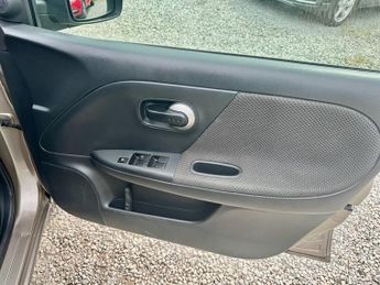 NISSAN NOTE 1.6 16V Tekna Hatchback 5dr Petrol Auto Euro 4 (110 ps)