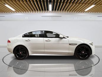 JAGUAR XE 2.0d R-Sport Saloon 4dr Diesel Auto AWD Euro 6 (s/s) (240 ps)