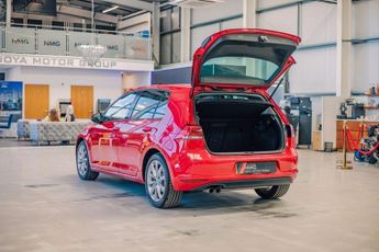 VOLKSWAGEN GOLF 2.0 TDI BlueMotion Tech GT Hatchback 5dr Diesel DSG Euro 5 (s/s)