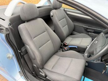 VAUXHALL TIGRA 1.4i 16v Convertible Air Blue Petrol Manual (146 g/km, 89 bhp)