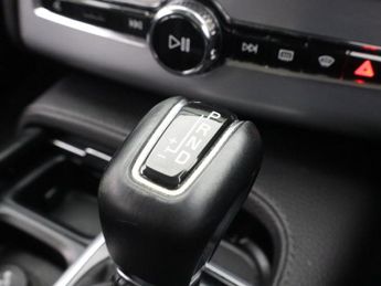 VOLVO XC90 2.0 D5 PowerPulse Momentum SUV 5dr Diesel Auto 4WD Euro 6 (s/s) 