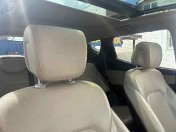 HYUNDAI SANTA FE 2.2 CRDi Blue Drive Premium SE SUV 5dr Diesel Auto 4WD Euro 6 (s